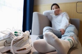 可爱白袜嫩脚心很怕痒 - H812