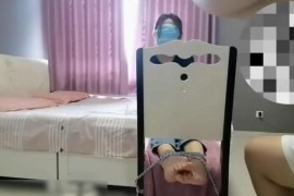 挠女生脚的雨天 - Q053