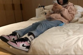 萌妹子tk白袜玉足玩 - I209