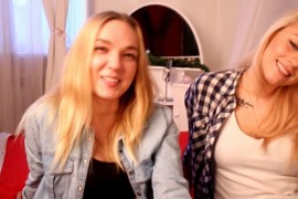 Anya and Tanya - A902