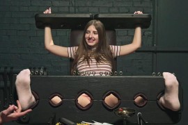 Game of strip for Akulina - G887