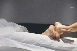 嫩脚女孩床上tk - H981