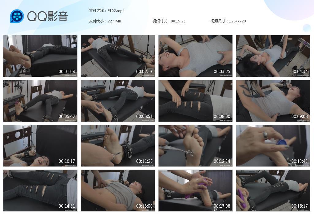 O.jpg Two girls their feet - F102  第1张